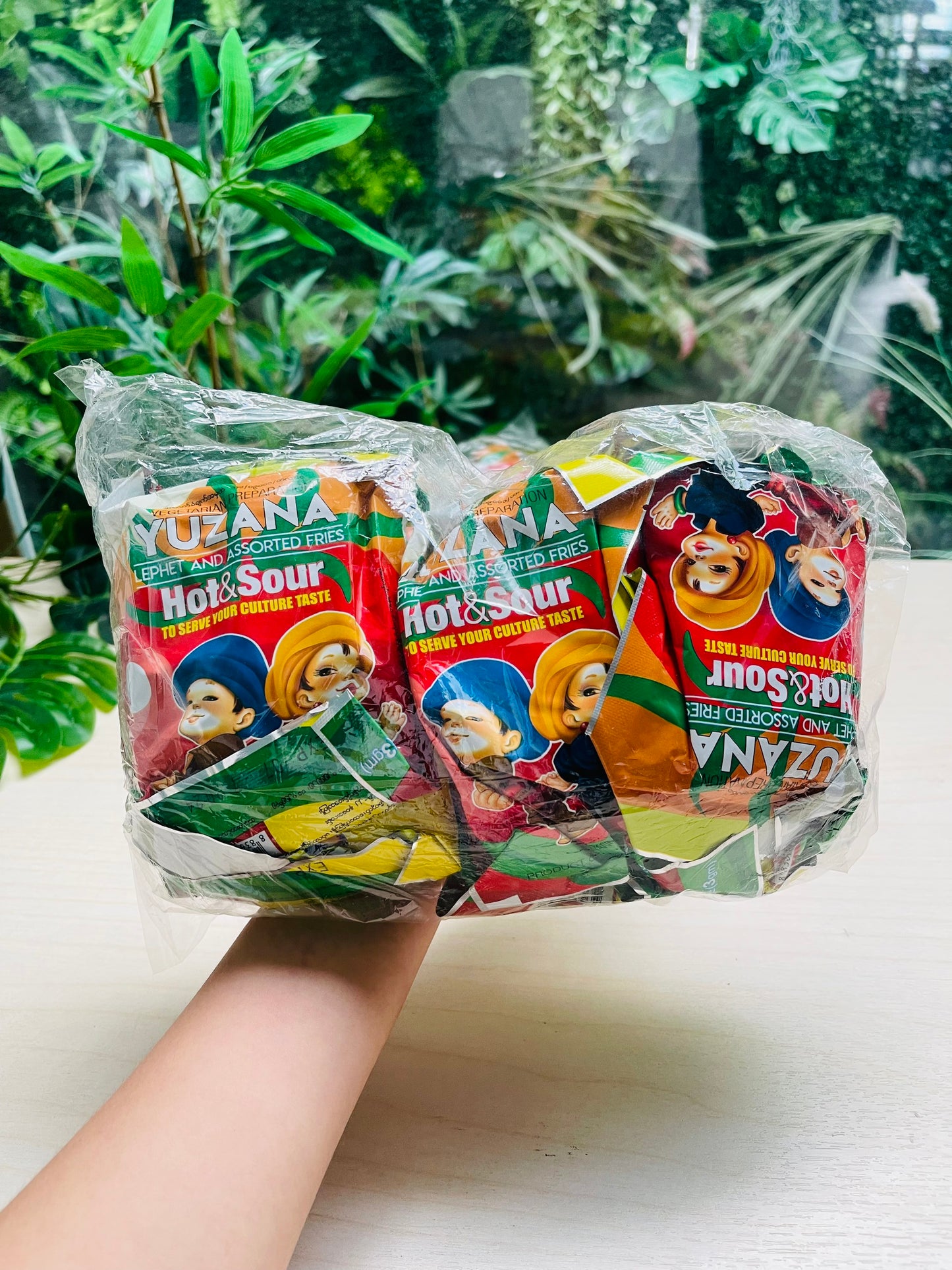 Yuzana Myanmar Tea Leaf Salad Kit - Hot & Sour 64g x 10 Packs ချဉ်စပ်